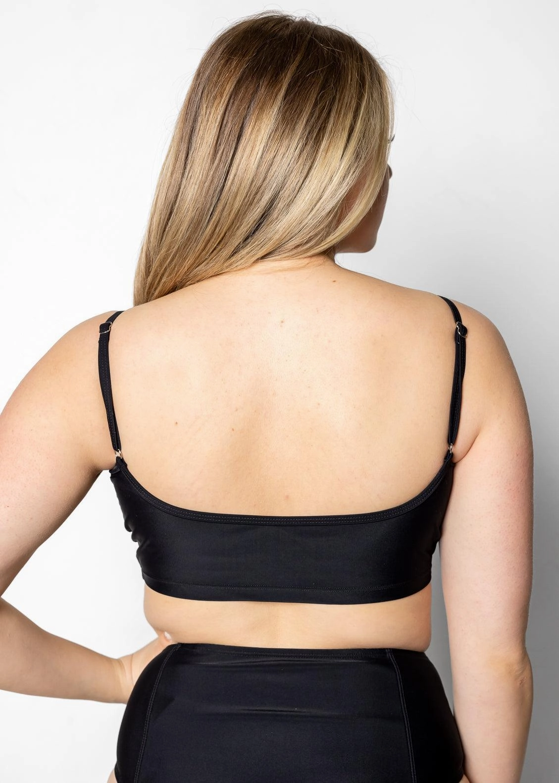 Black | Centered Top