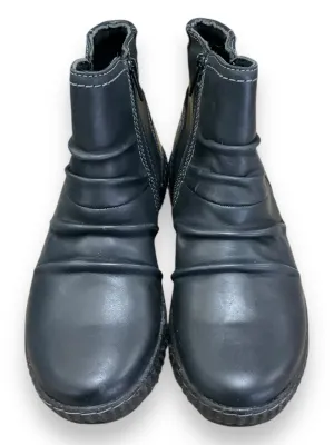 Boots Ankle Flats By Clarks In Black, Size: 6 clarks