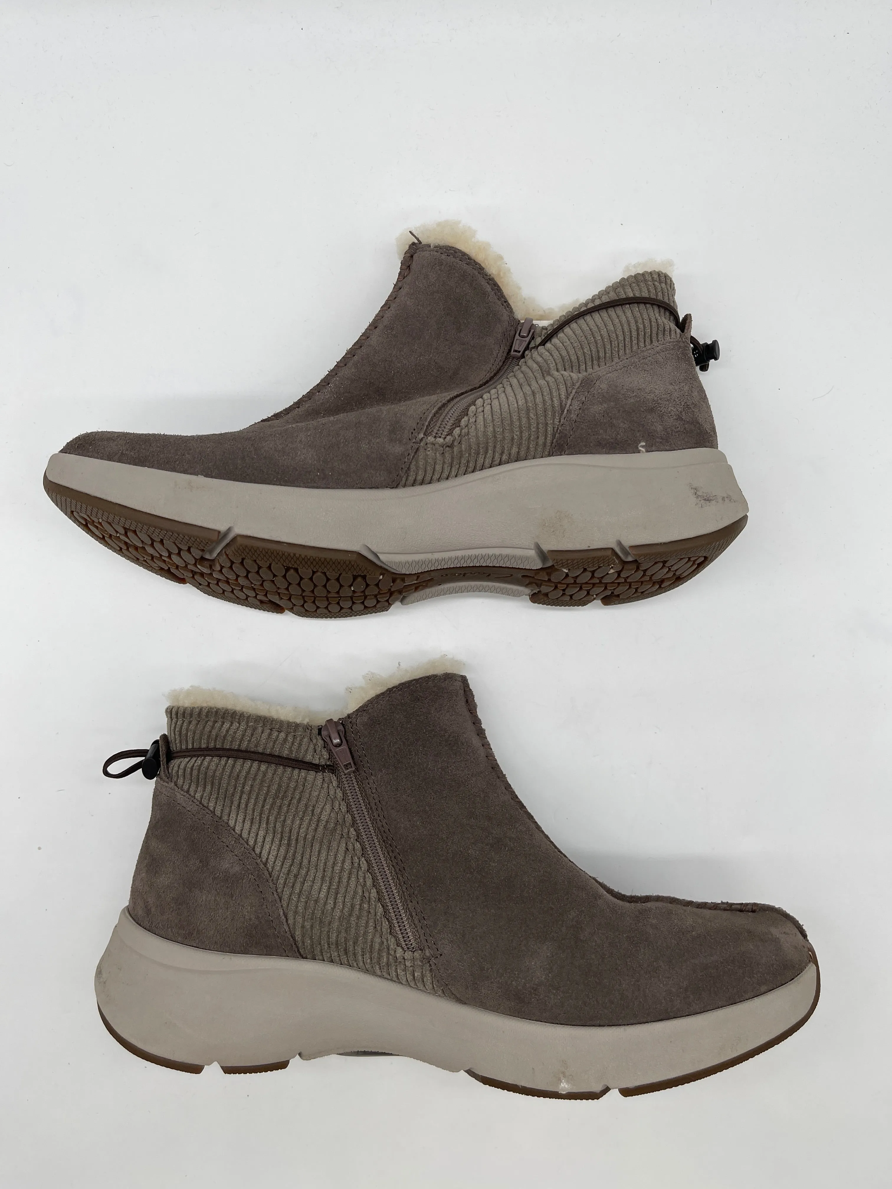 Boots Ankle Flats By Clarks In Tan, Size: 11 clarks