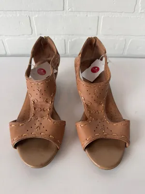 Sandals Heels Wedge By Clarks In Tan, Size: 7 clarks
