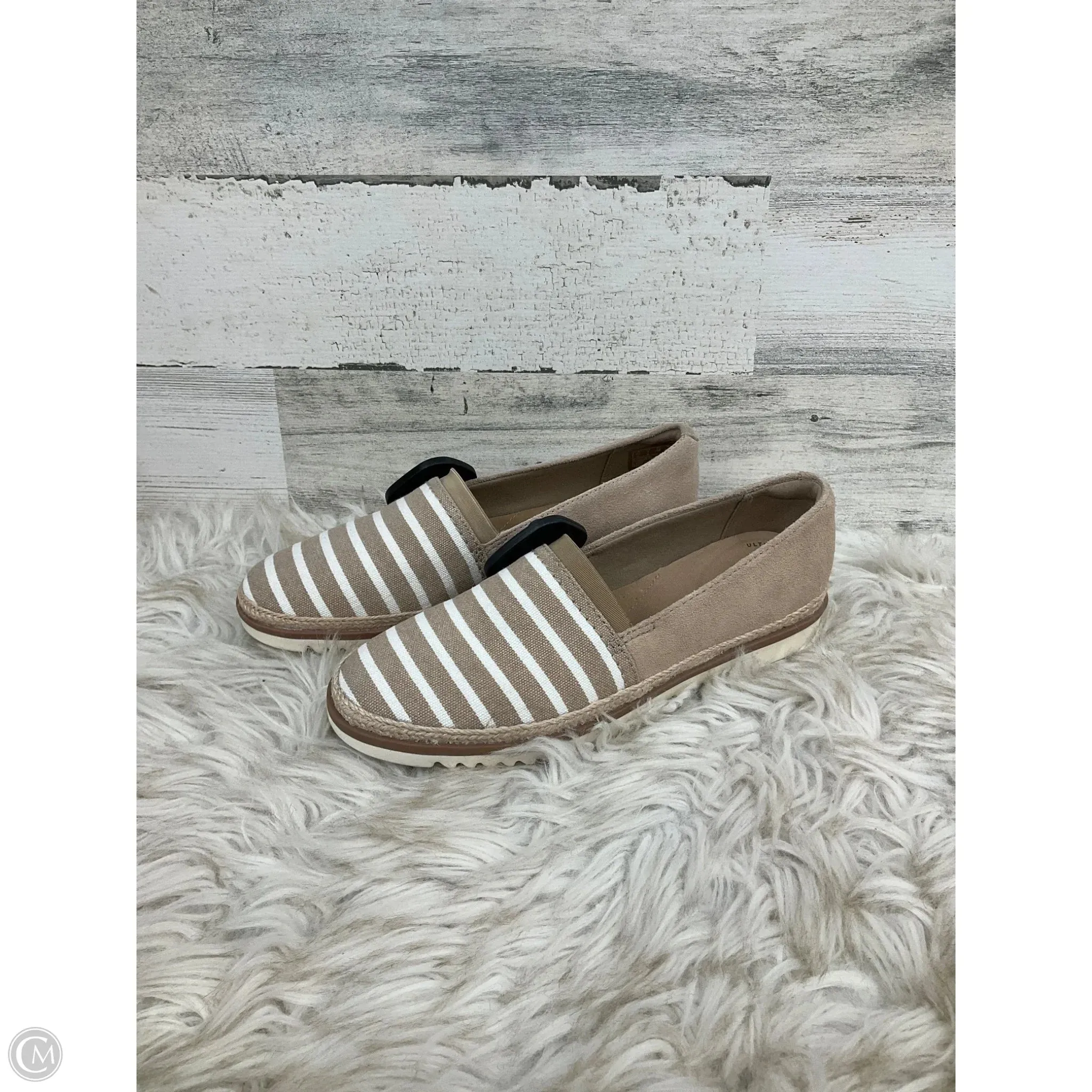 Shoes Flats By Clarks In Beige, Size: 6 clarks