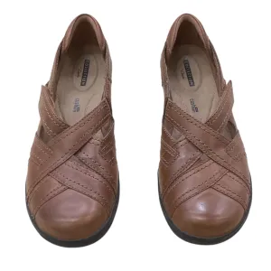 Shoes Flats By Clarks In Brown, Size: 6 clarks