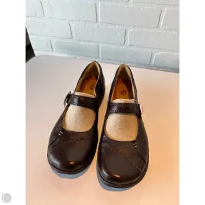 Shoes Flats By Clarks In Brown, Size: 9 clarks