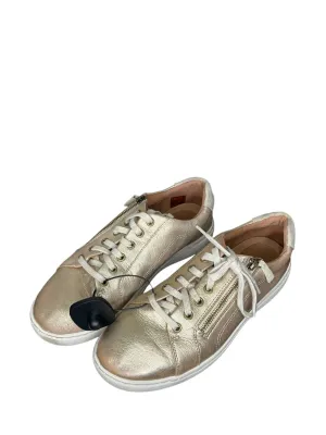 Shoes Sneakers By Clarks In Gold, Size: 11 clarks