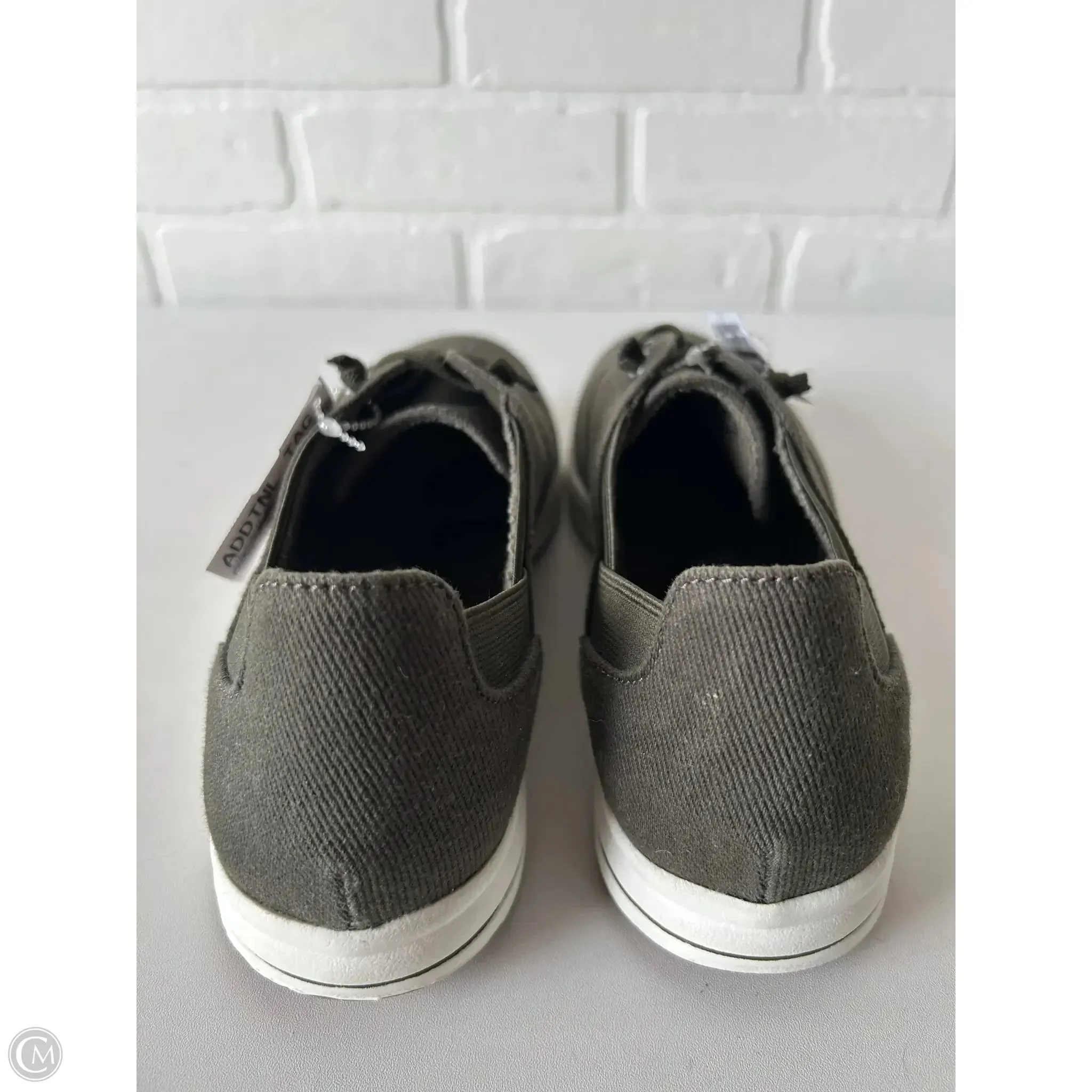 Shoes Sneakers By Clarks In Green & White, Size: 9 clarks