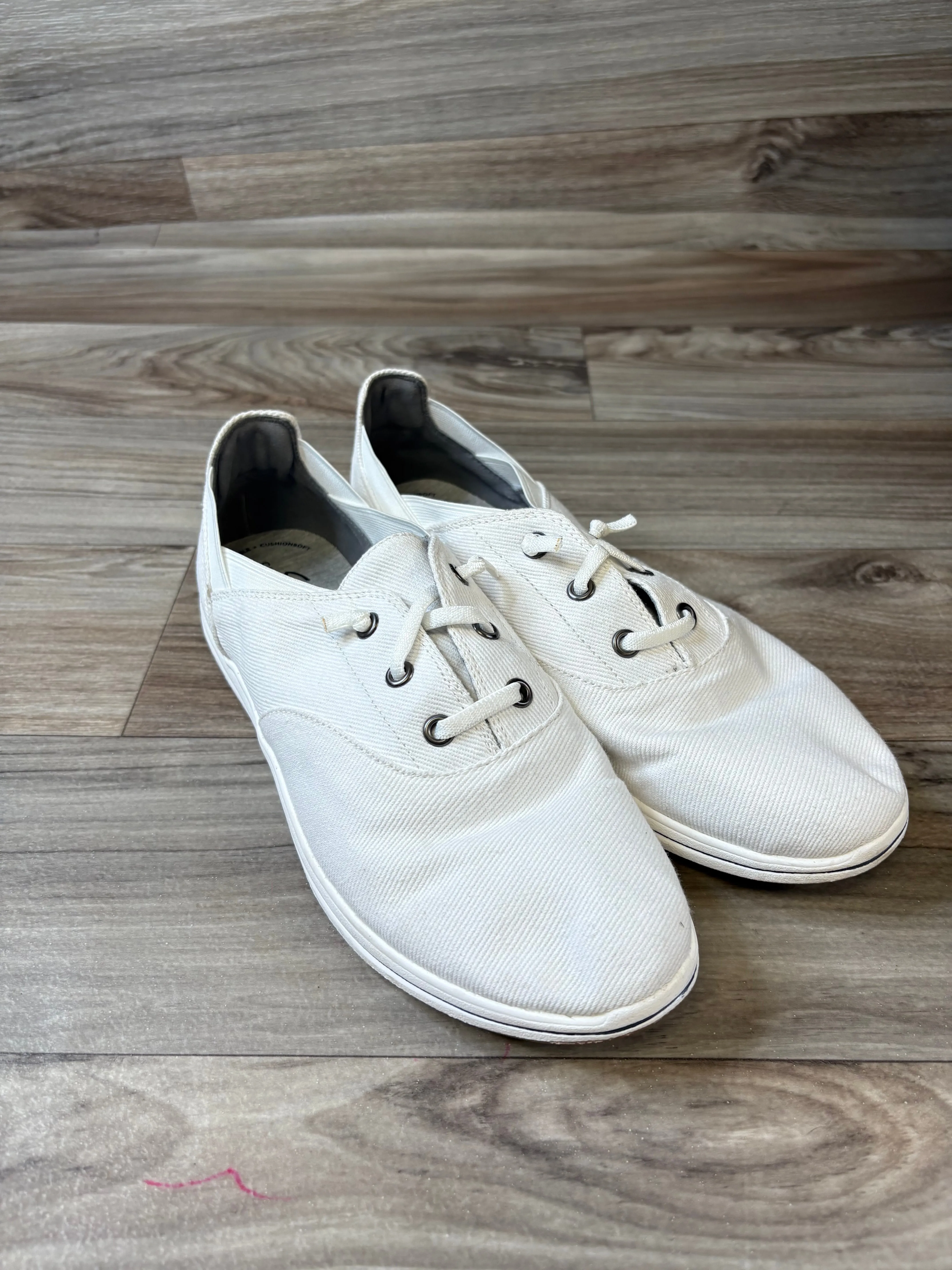 Shoes Sneakers By Clarks In White, Size: 9.5 clarks